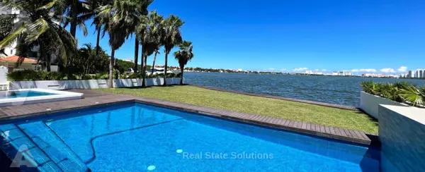 Casa en Venta, 5 Recamaras, Frente Laguna, Jacuzzi, Piscina, Isla Dorada Cancun. Casa en Venta, 5 Recamaras, Frente Laguna, Jacuzzi, Piscina, Isla Dorada Cancun.