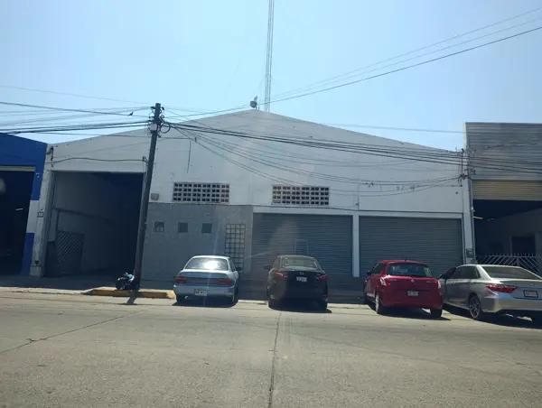 Bodega en renta Culiacán con punto de venta céntrica 820 m2 Bodega en renta Culiacán con punto de venta céntrica 820 m2