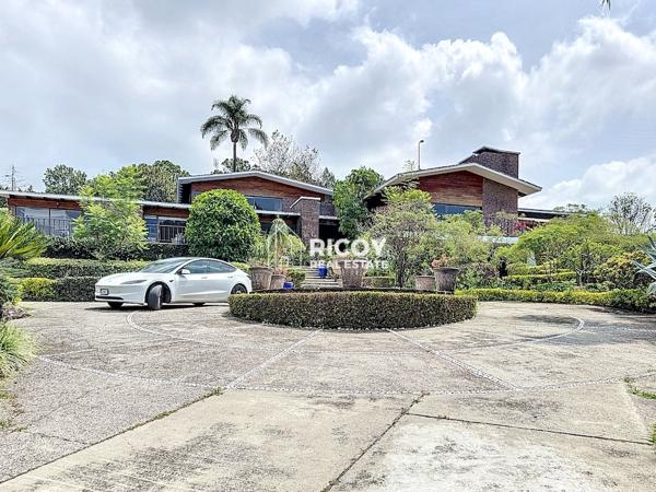 Casa con 6 recámaras, 8 baños y piscina en fraccionamiento privado Casa con 6 recámaras, 8 baños y piscina en fraccionamiento privado