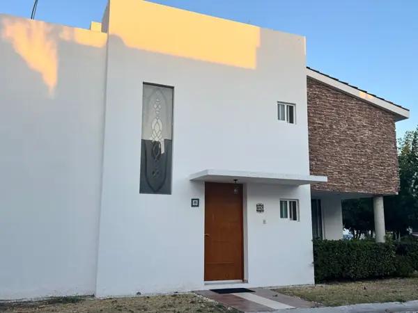 ¡Tu familia merece vivir aquí! Casa con jardín y recámara en planta baja en Privada Los Frailes ¡Tu familia merece vivir aquí! Casa con jardín y recámara en planta baja en Privada Los Frailes