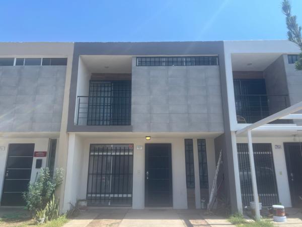 CASA CON TERRENO EXCEDENTE, FRACCIONAMIENTO BELCANTO CASA CON TERRENO EXCEDENTE, FRACCIONAMIENTO BELCANTO