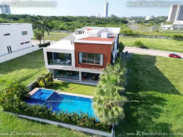 Máximo confort: Casa de 670m² con Alberca y Club de Tenis en la Riviera. Máximo confort: Casa de 670m² con Alberca y Club de Tenis en la Riviera.