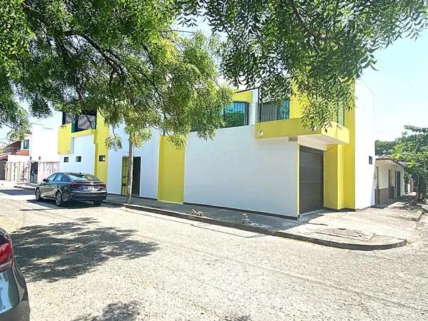 Venta de Casa en Esquina de 2 Niveles con 4 Recámaras en Coyol Magisterio, Veracruz Venta de Casa en Esquina de 2 Niveles con 4 Recámaras en Coyol Magisterio, Veracruz
