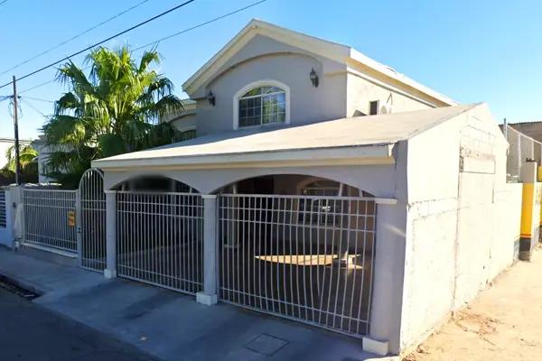 Casa en venta en Mexicali con 4 recámaras y amplia construcción Casa en venta en Mexicali con 4 recámaras y amplia construcción