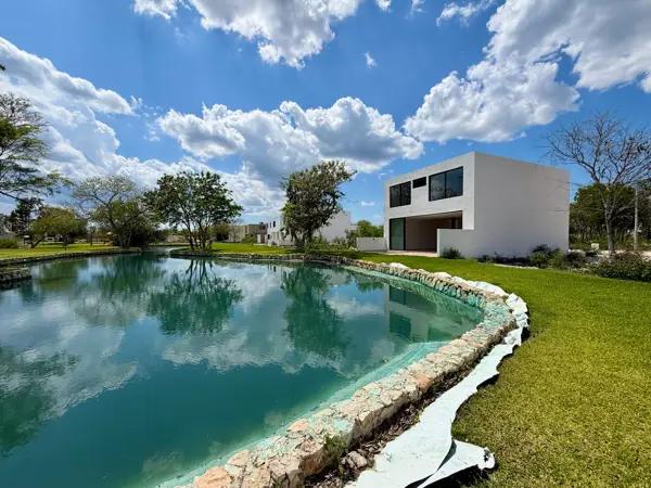 Casa en venta 4 habitaciones frente al lago en privada altozano merida yucatan Casa en venta 4 habitaciones frente al lago en privada altozano merida yucatan