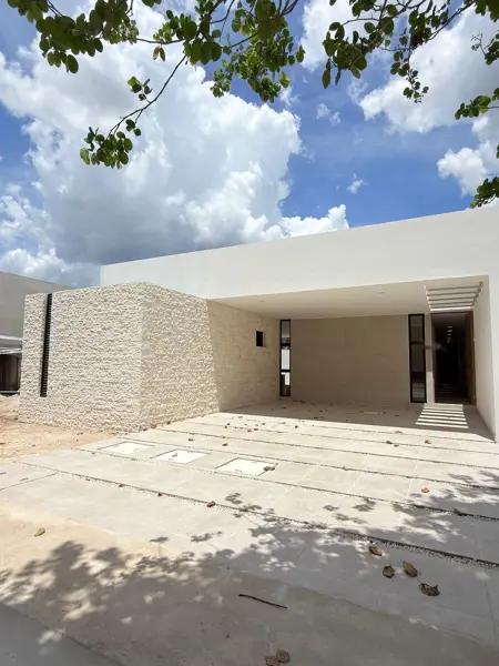 CASA EN VENTA EN PRIVADA EN CHOLUL CASA EN VENTA EN PRIVADA EN CHOLUL