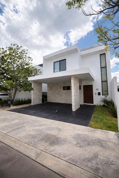 CASA EN VENTA CON PANELES SOLARES EN PRIVADA EN CONKAL CASA EN VENTA CON PANELES SOLARES EN PRIVADA EN CONKAL