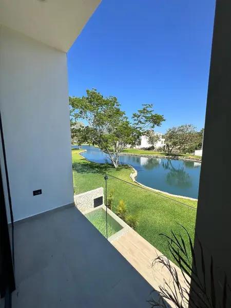 CASA CON VISTA AL LAGO CASA CON VISTA AL LAGO