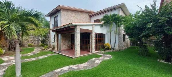 Casa + Lotes en Oaxtepec Centro | 3 Terrenos Con Amenidades y Gran Potencial Casa + Lotes en Oaxtepec Centro | 3 Terrenos Con Amenidades y Gran Potencial