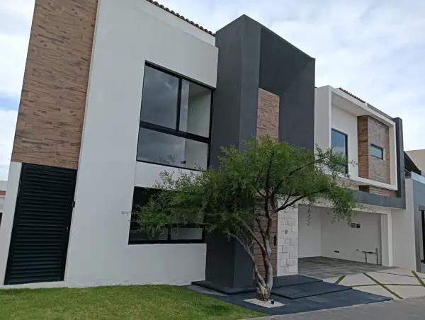Casa en Gran Reserva Nueva con jardín. Casa en Gran Reserva Nueva con jardín.