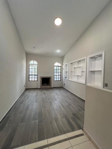 Casa en venta de una planta al norte
Col. Alpes Casa en venta de una planta al norte
Col. Alpes