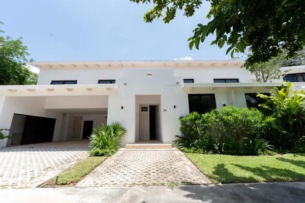 Casa(L.34) en Venta en Privada Kutz en Yucatán Country Club Casa(L.34) en Venta en Privada Kutz en Yucatán Country Club