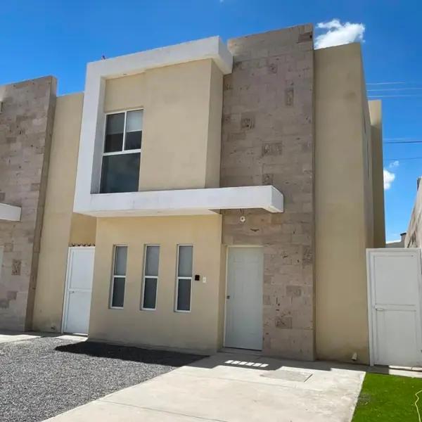 Casa en Venta en Fraccionamiento en Torreón, Coahuila - Con Jardín y Asador Casa en Venta en Fraccionamiento en Torreón, Coahuila - Con Jardín y Asador