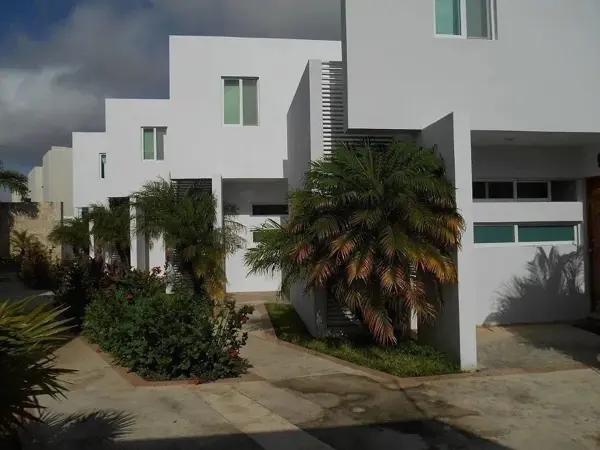TOWNHOUSES EN RENTE, SAN RAMON NORTE MERIDA TOWNHOUSES EN RENTE, SAN RAMON NORTE MERIDA