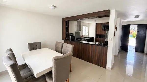 CASA EN VENTA DE 3 NIVELES FRENTE A PARQUE CASA EN VENTA DE 3 NIVELES FRENTE A PARQUE